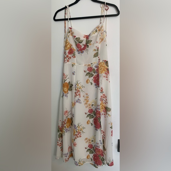 ShowPo. White Floral Midi Dress Slit - Size Medium NWT - Picture 4 of 8